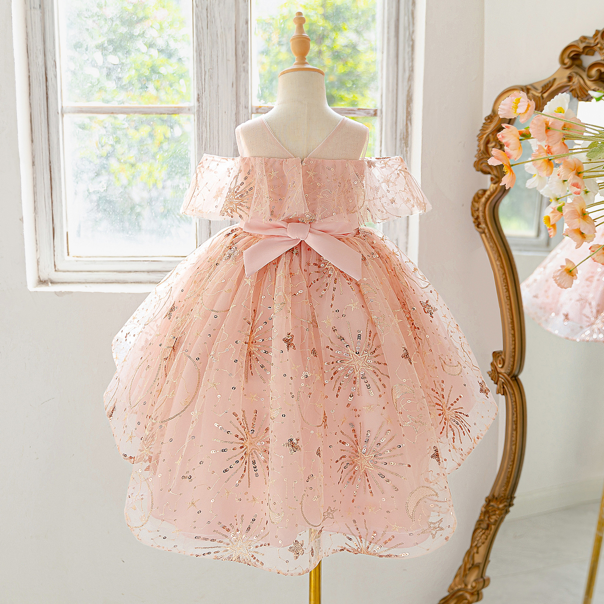 High-end lujo ligero nicho vestido de princesa de niña bordado cuentas de malla de acero vestido de princesa de un año vestido de bebé