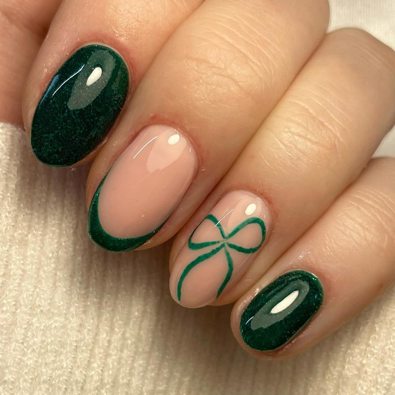 24-piece short almond-shaped press-on nails in dark green with a simple French bow design 24-piece short almond-shaped press-on nails in dark green with a simple French bow design