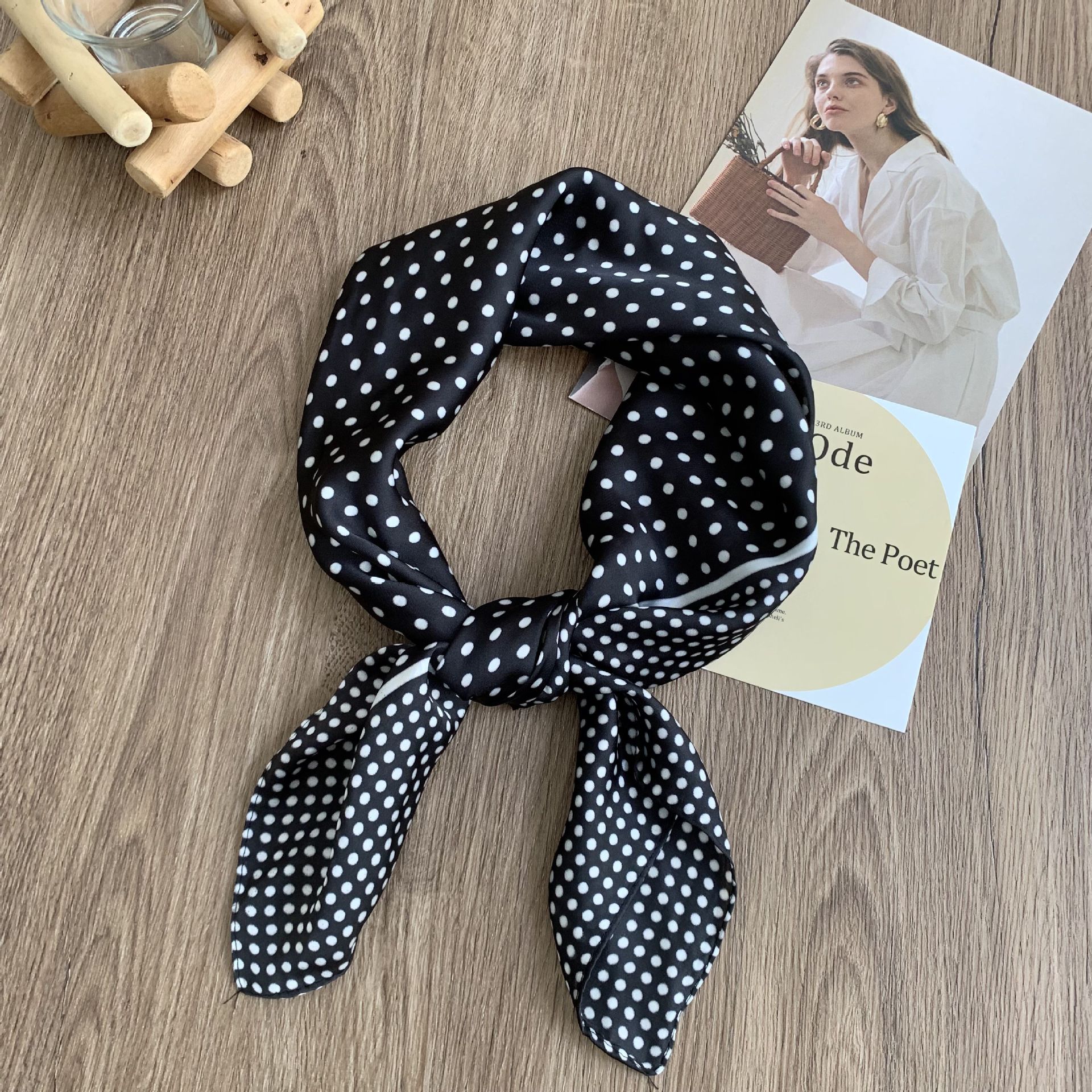 70*70 lunares pequeño pañuelo cuadrado femenino primavera y verano nuevo estilo coreano todo-fósforo protector solar protección del cuello bufanda bolso de moda pañuelo pañuelo de seda