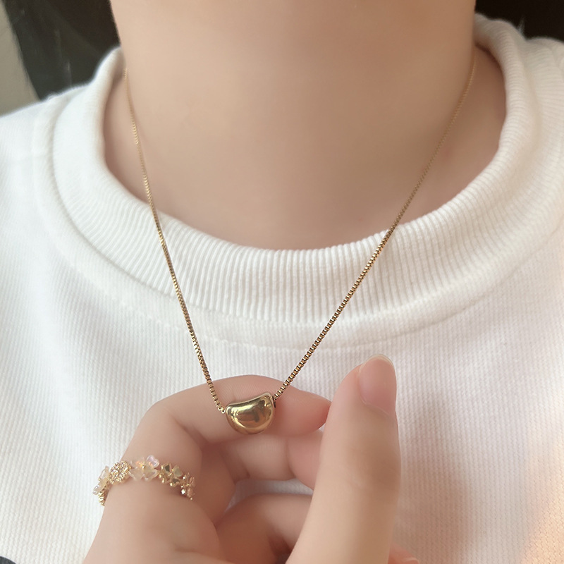 Korean Style Fashionable Elegant Titanium Steel Pendant Heart-shaped Chain Simple 18K Gold Box Chain Acacia Bean Necklace for Women