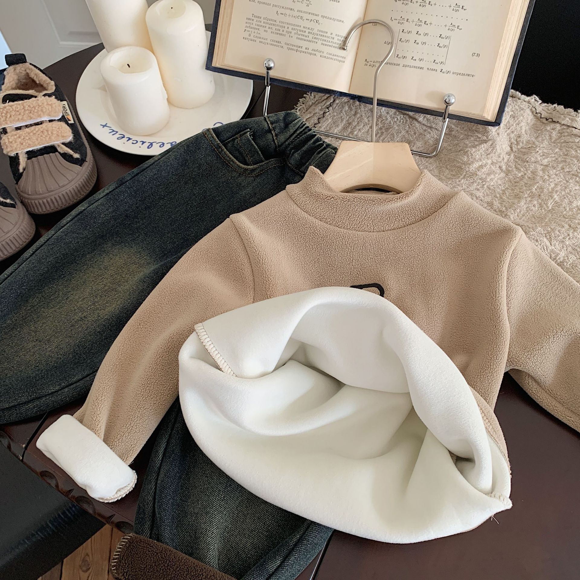 2023 Bangcheng Inverno Coreano Edizione da Uomo di Piccole e Medie Scuole per Bambini Lettera Ricamata Peluche Fondo di Moda_voghion.com