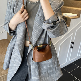 ��ɫ��֦�yб����߼���ͨ�ڰ���Ů����r��������C��ŮͯˮͰ��