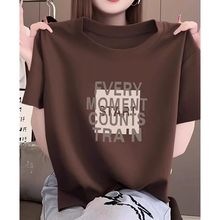 2025新款夏季咖色正肩短袖t恤女穿搭印花休闲宽松设计感上衣