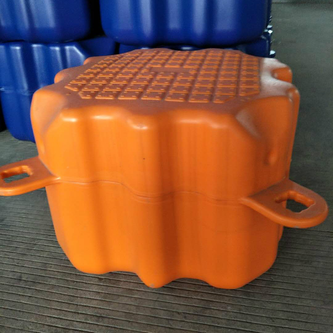 防紫外线水上游泳池浮筒   水上悬浮码头摩托艇泊位塑料浮筒