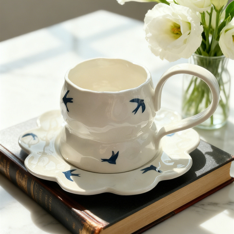 Transfronterizos mano mano pintada golondrina taza de cerámica retró nicho taza de café de desayuno conjunto de plato de taza de té