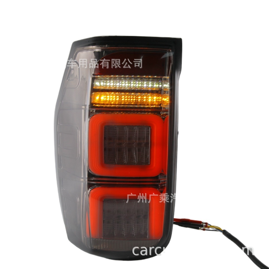 Aplicable a luces traseras Mitsubishi L200 19-23 [forma de caja]