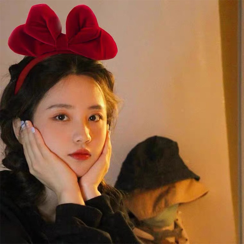 New Autumn And Winter Red Velvet Bow Headbands Retro Headbands Wholesale display picture 3