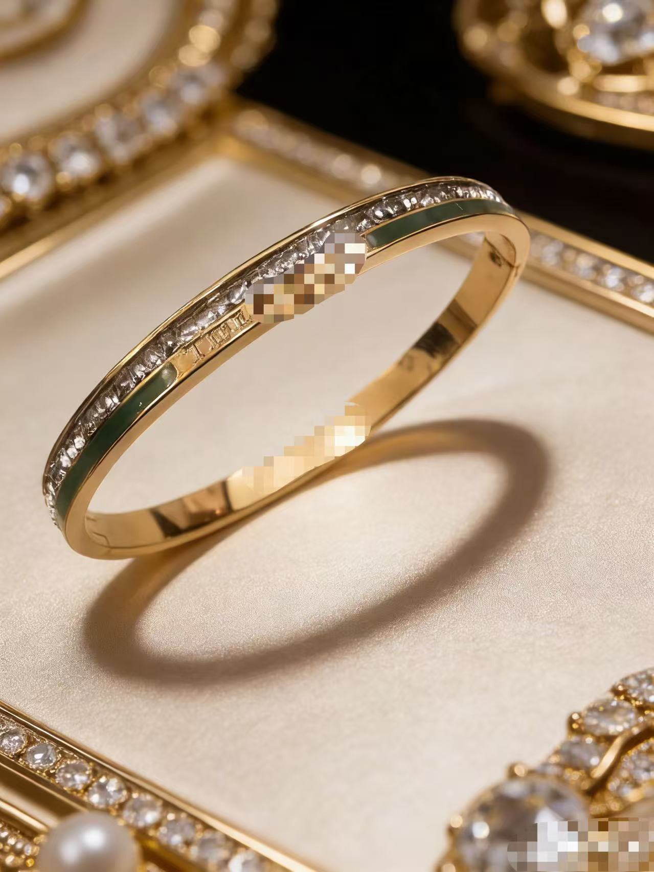 2025 新しいヨーロッパとアメリカのビッグブランドチタン鋼ブレスレット非退色ステンレス鋼ブレスレットバックルオープニングハンドジュエリー卸売