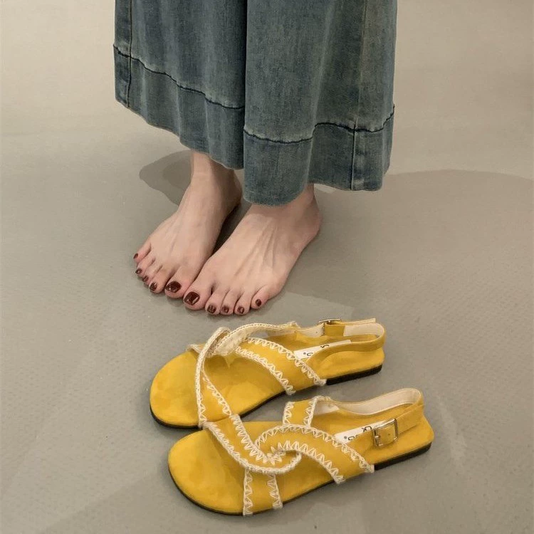 Женские летние сандалии 2025 года, новые, в стиле ретро, этнические, на плоской подошве, с толстой подошвой, легко сочетающиеся, для путешествий и пляжа, в римском стиле.