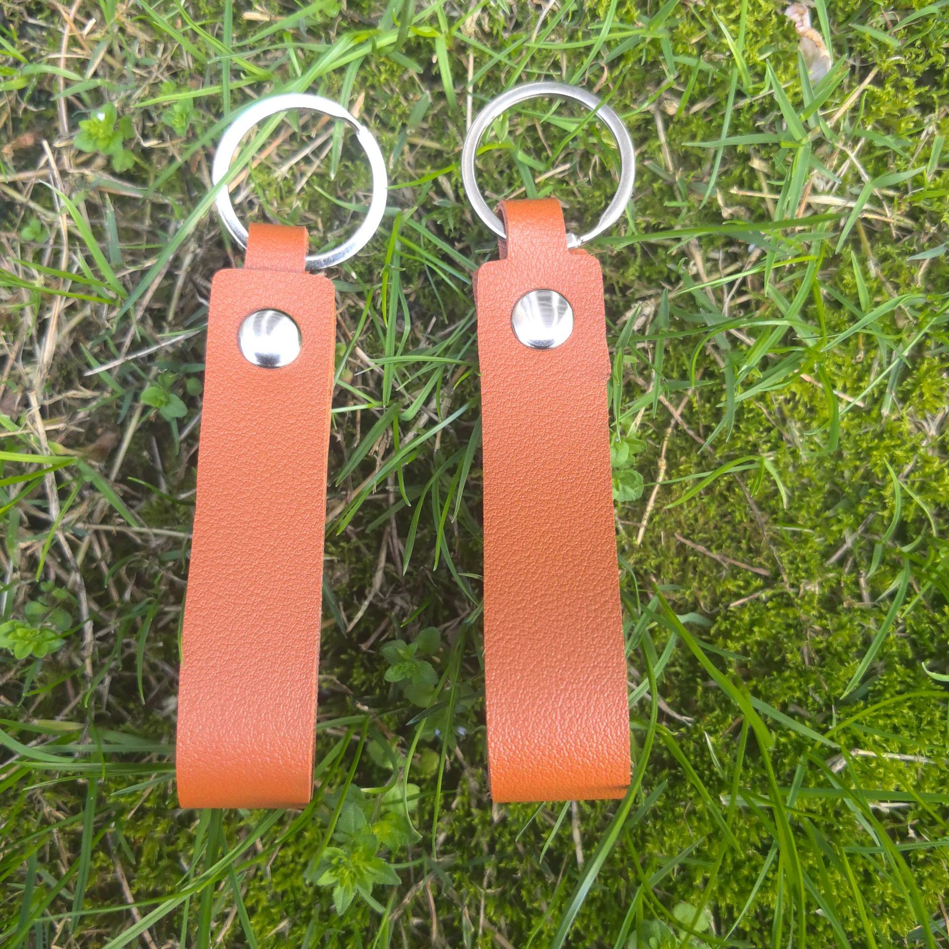 Clavera de cuero de doble cara colgante accesorios accesorios de bolsas accesorios de tendencia simple llavera de automóviles accesorios