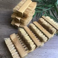 Кокосовая щетка из тикового дерева Натуральные экологически чистые щетки для ногтей Отшелушивающие щетки для ногтей Спа маникюрный педикюр мягкий и безболезненный