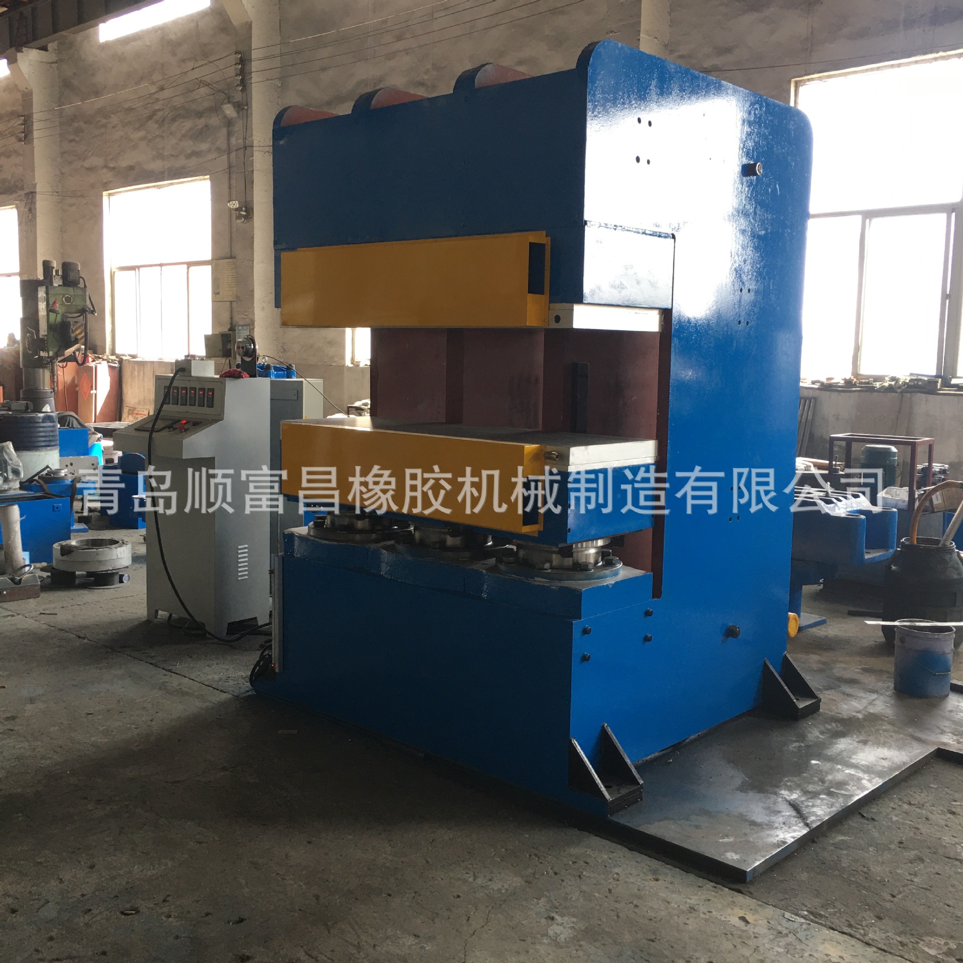 自产自销橡胶密封条热压鄂式硫化机 无限长胶条热压硫化机