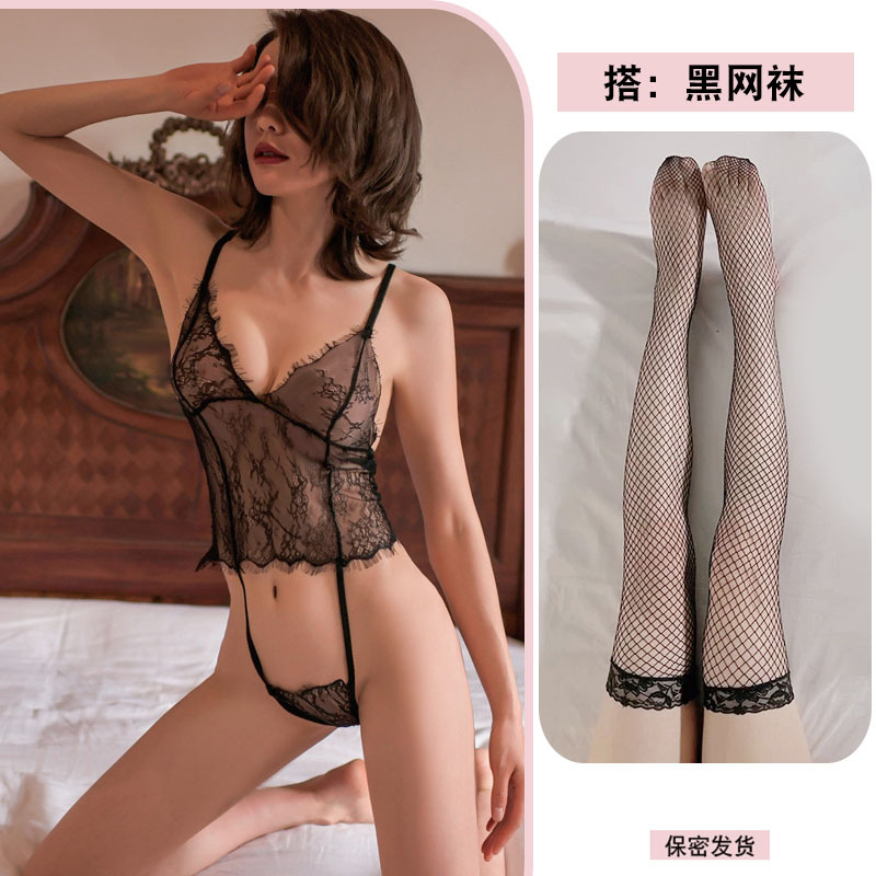 블랙 점프수트 + 블랙 망사스타킹