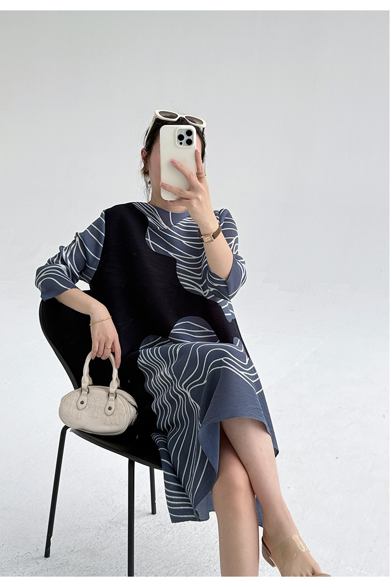 Váy liền maxi nữ in họa tiết kẻ sọc xếp ly tôn dáng — Màu tím chi tiết 17