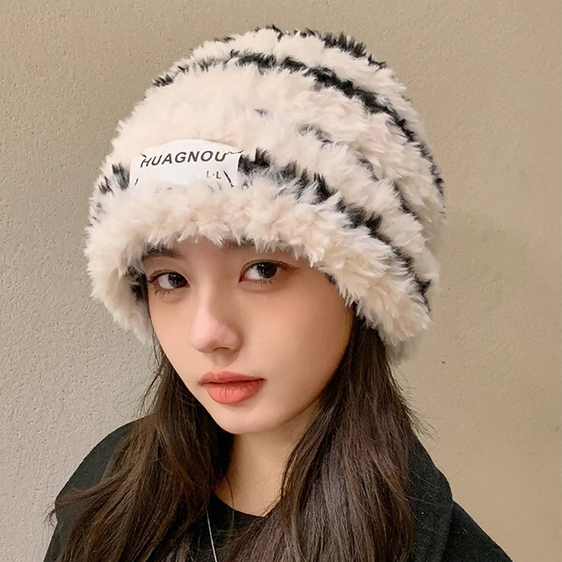 女性用の新しい秋と冬の豪華な帽子、韓国スタイル、多用途、暖かく厚みのある、かわいいニット帽、顔が見える小さな豪華な雪の帽子|undefined