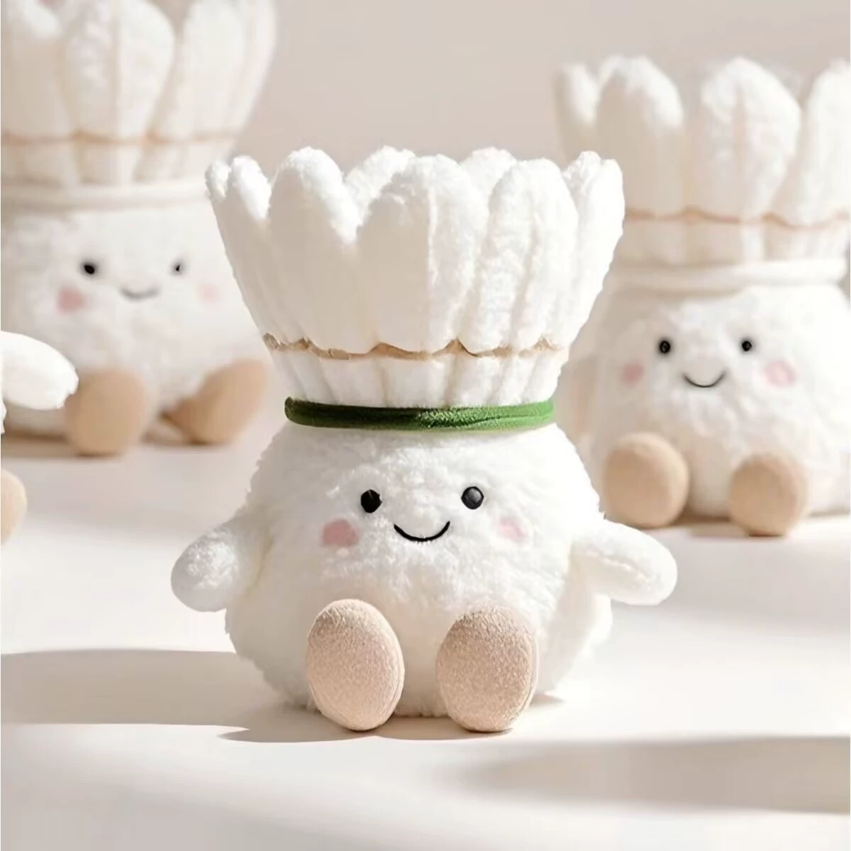 Маленькая красная книга та же креативная плюшевая кукла для бадминтона