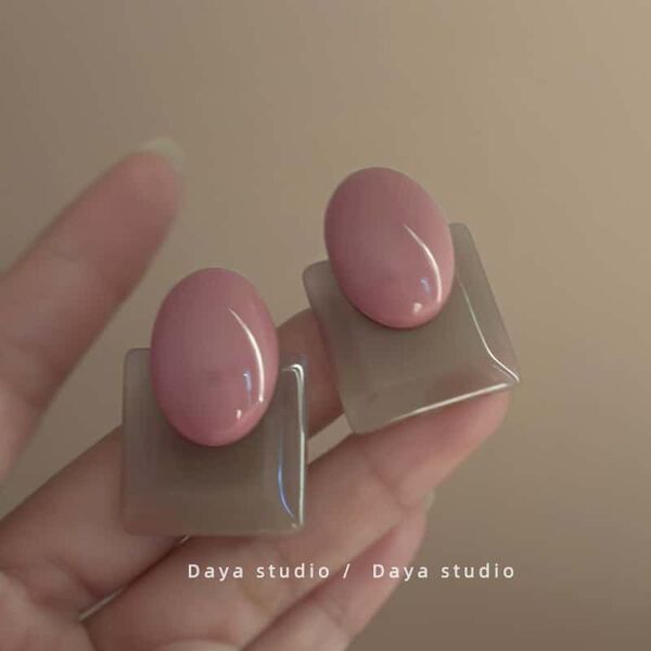 Retro small elegant earrings