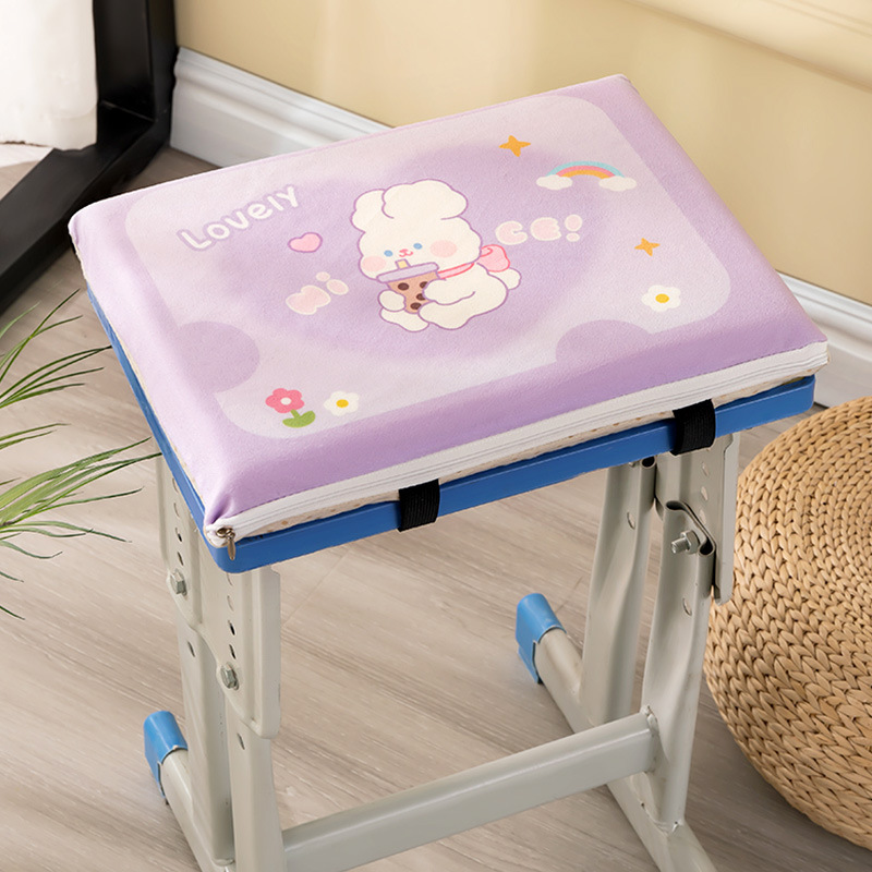 小学生の座布団教室専用の椅子マットは長く座っています。|undefined