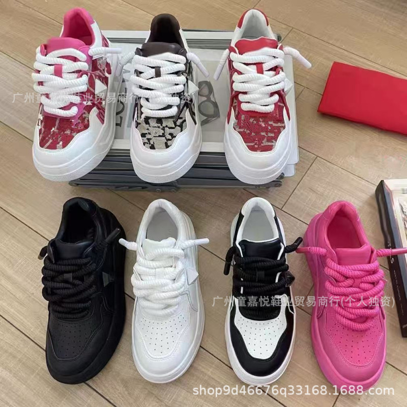 26V Casual Lace-Up Sneakers with Rivet Decoration, Round-Toe Fashion Couple's Thick-Soled Platform Shoes for Women, Breathable for Summer