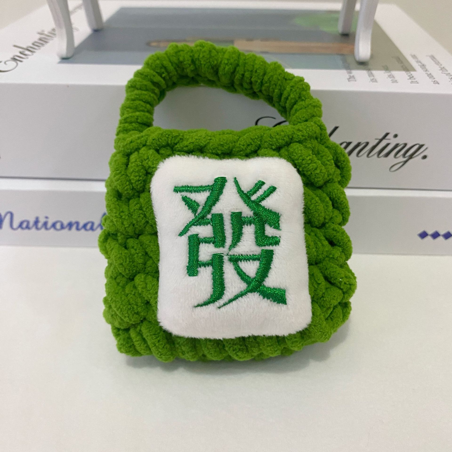 Celebración de Año Nuevo gran león rojo despertar dragón muñeca de peluche dibujos animados tejido a mano bolsas de auriculares Bluetooth bolsas de cambio al por mayor