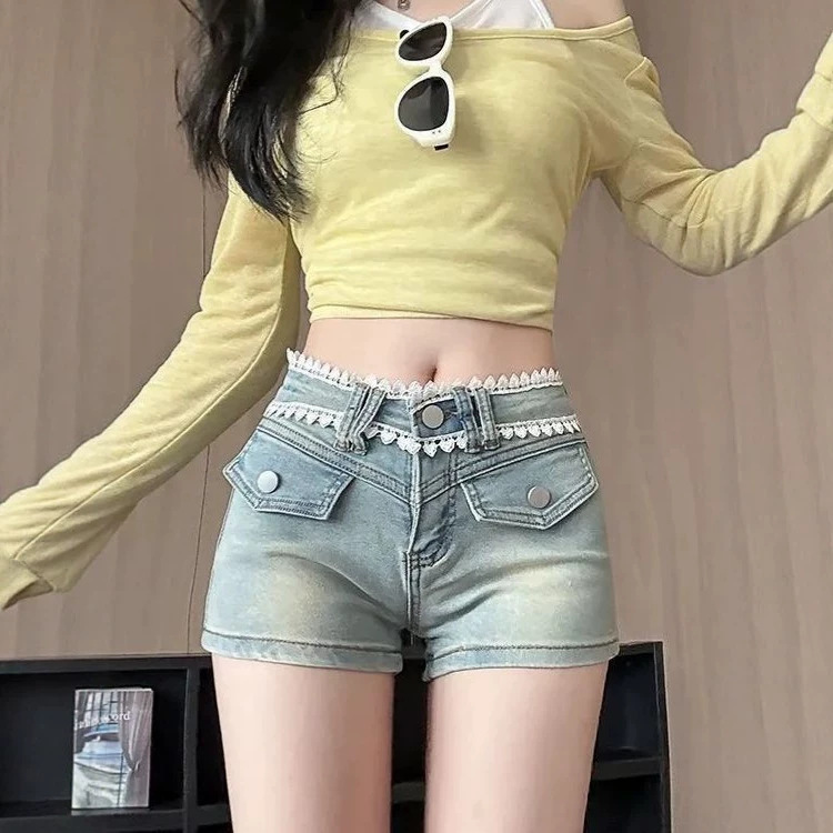 American-style lace low-waist denim shorts for women, summer thin style 2026 new model, slimming hot girl shorts, tight-fitting hip-hugging hot pants American-style lace low-waist denim shorts for women, summer thin style 2026 new model, slimming hot girl shorts, tight-fitting hip-hugging hot pants