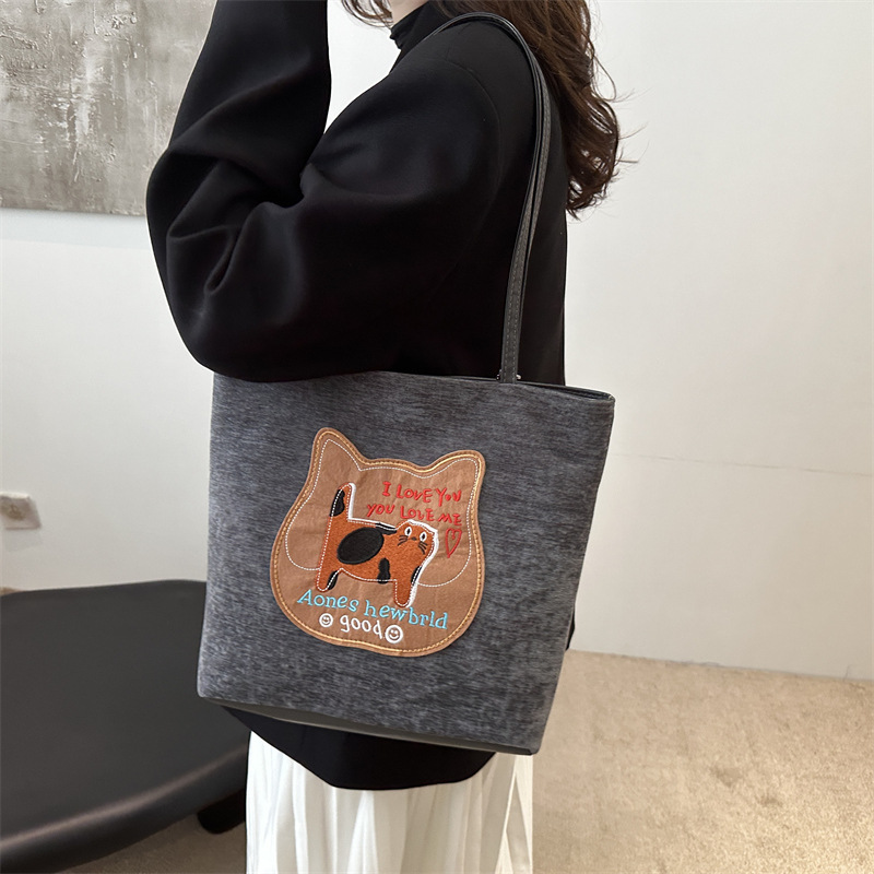 Bagos de gran capacidad para chicas encantadoras otoño / invierno 2024 nuevo estilo retro bolso de hombro de moda alta sensación bolso de brazo