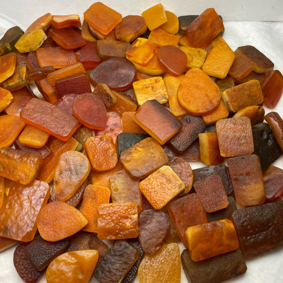 Shenzhen Songgang Factory Direct Sales Natural Amber Beeswax Exqu