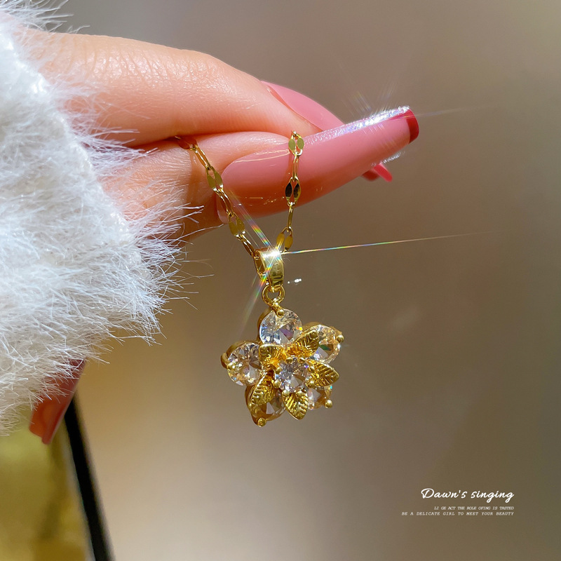 Snowflake Zircon Pendant Necklace Real Gold Plated Titanium Steel_voghion.com