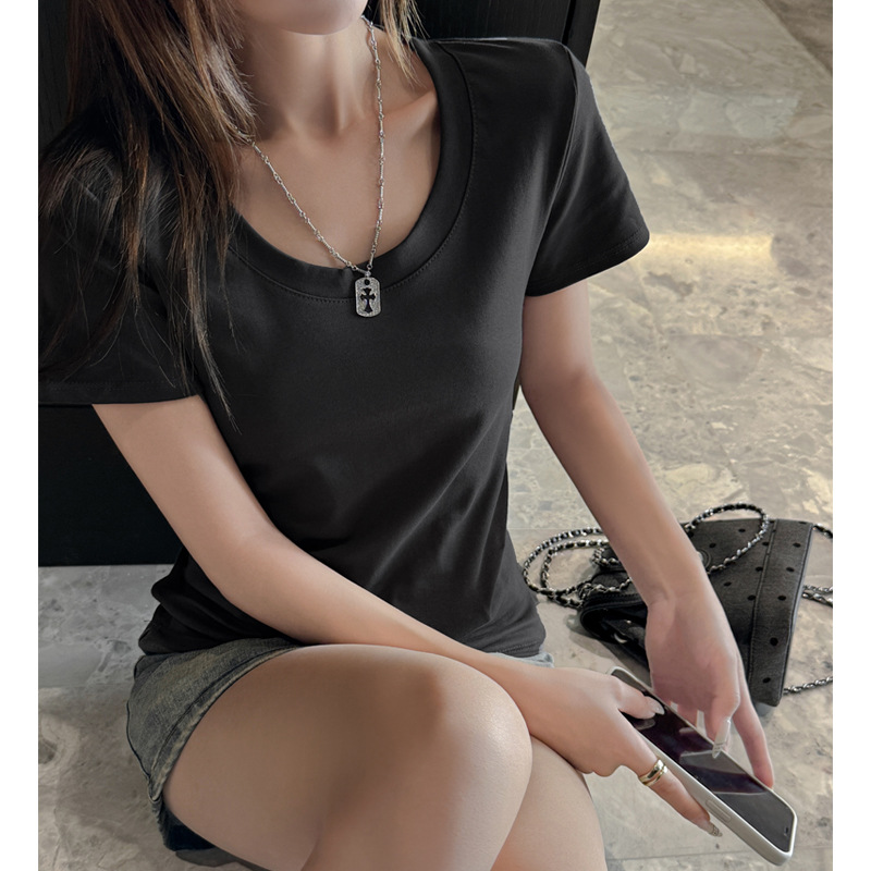 검은색