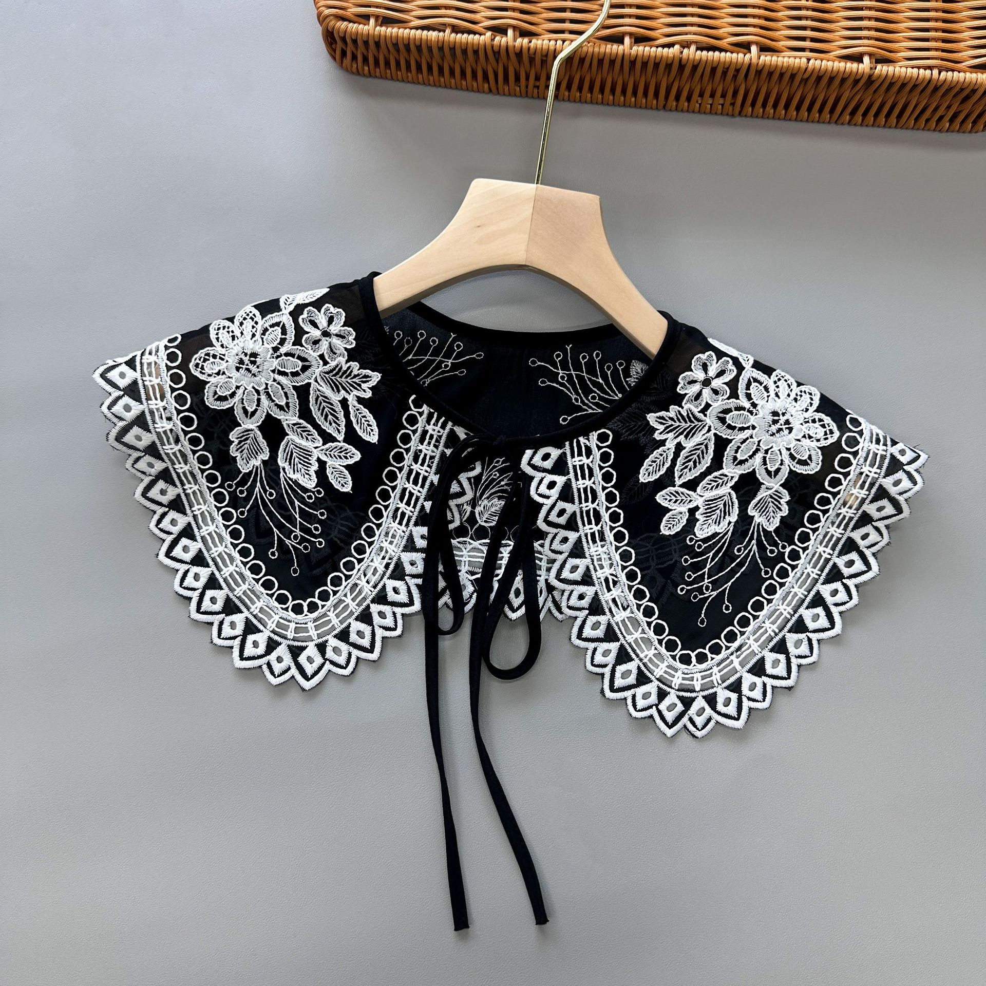Venta caliente transfronteriza nuevo negro hueco bordado falso collar mujer multi-funcional hombro decoración chal falda falso collar image 3