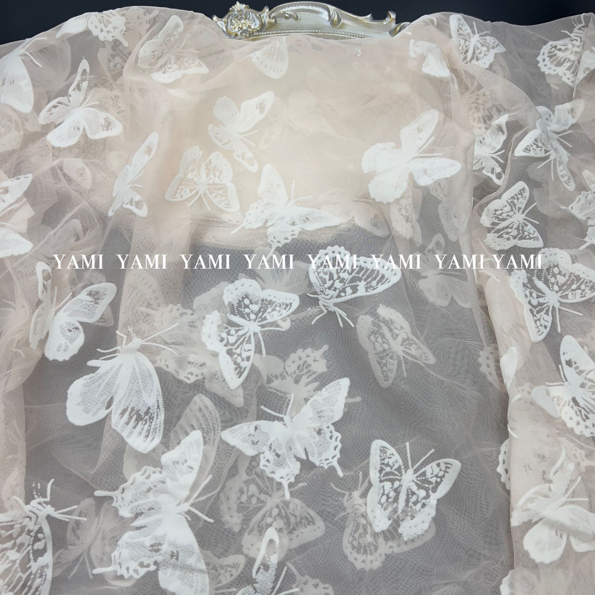 Tejido de malla de mariposa flocado mariposa hueca flocado tela de encaje de malla ultraflexible ropa infantil vestido de princesa tela de ropa china