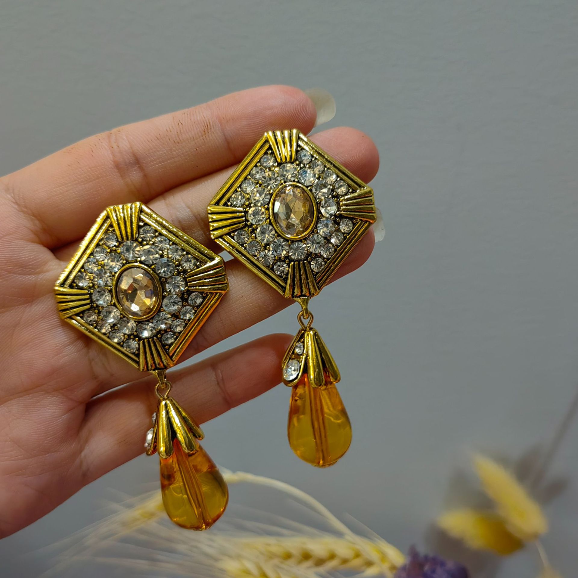 1 Pair Retro Rhombus Inlay Copper Artificial Gemstones Drop Earrings display picture 3
