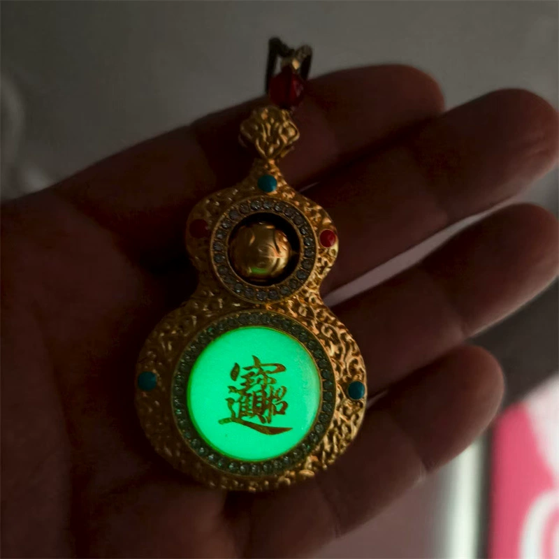 Glowing pendant, handle, bag, mobile phone