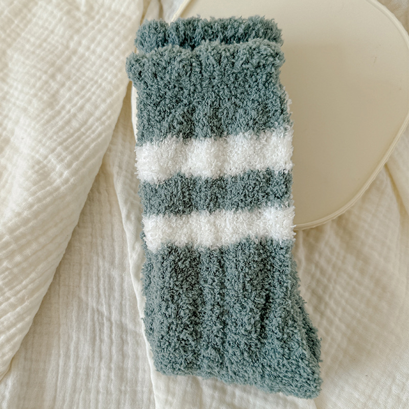 녹색 배경에 흰색 줄무늬