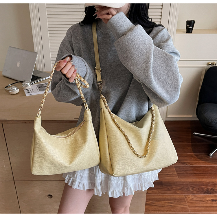 A niche, high-quality, large-capacity chain tote bag for women in the summer of 2025, a versatile and casual crossbody bag for students to commute to school undefined