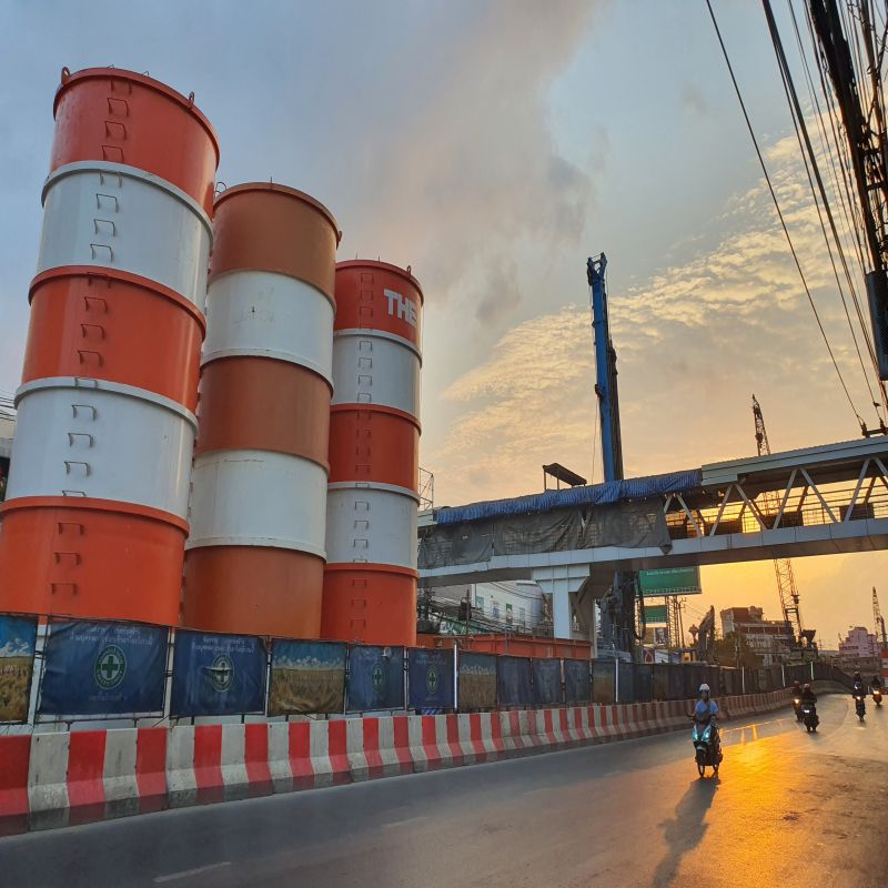 水性纳米防腐涂料。耐候性，防水性能好。水性纳米防腐涂料