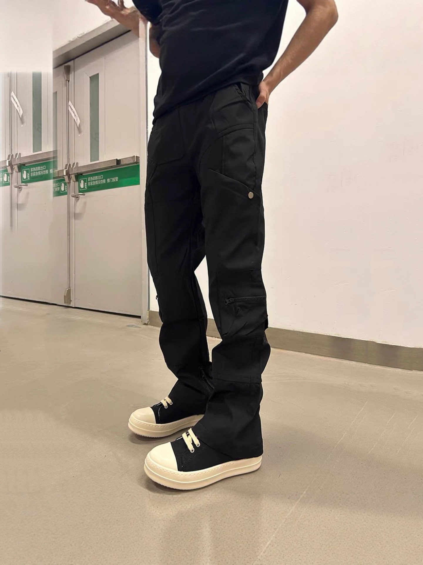 American Vibe Style Side Zipper Slimming Functional Multi-Pocket Cargo Pants Split Cut Slim Casual Pants for Men