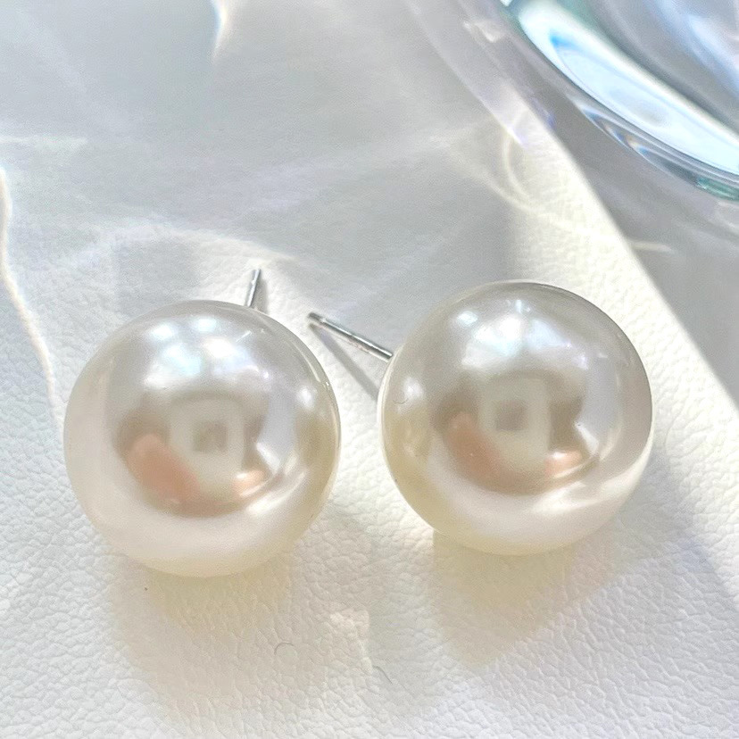 Female 999 Pure Silver Warm White Round Artificial Pearl Earrings with a Luxurious and High-End Feel