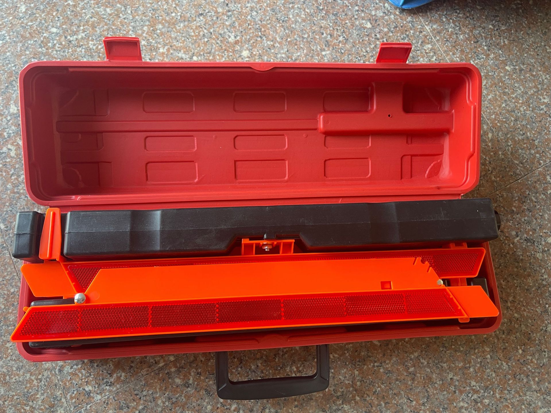 F956DC8919949E2B1AD7008329C8CB