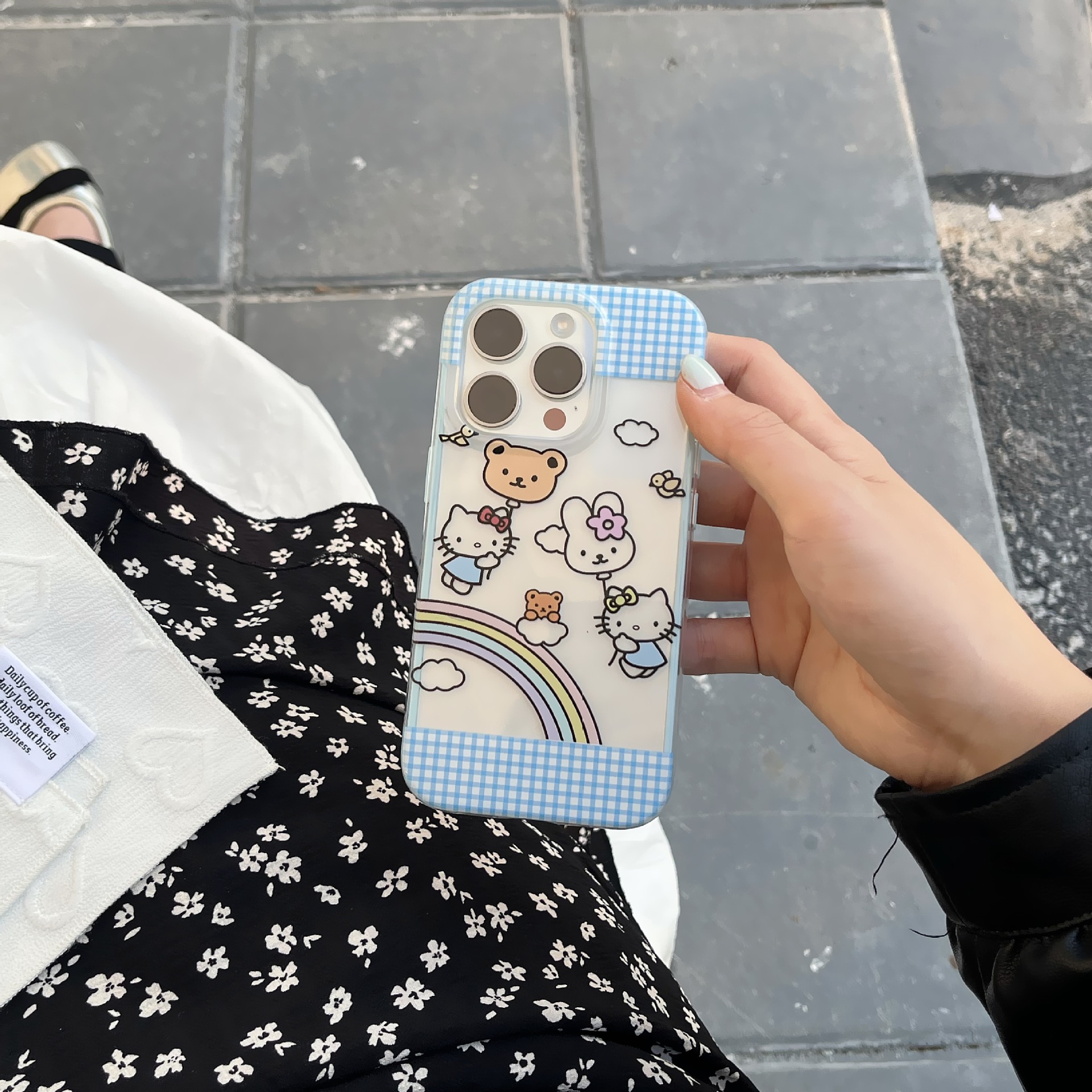 Pequeño gato KT arco iris a cuadros azul fresco para Apple 16ProMax funda para teléfono móvil 15/14 pareja nuevo 15P