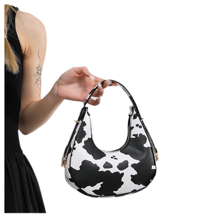 Exquisita moda con estampado de leopardo 2024 nuevo estilo estilo occidental patrón de cebra personalidad textura tendencia mensajero portátil bolso de luna nueva mujer