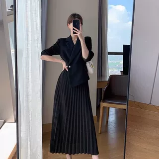 胖mm黑色连衣裙女2026春新款大码西装领收腰显瘦气质假两件百褶裙
