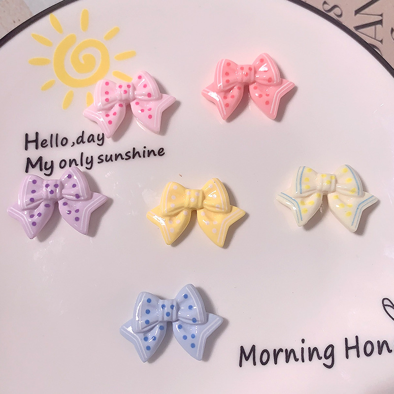 Cartoon brillante color con puntos arco corbata clip de cabello cuerda clip de cabello pegamento de crema DIY accesorios de resina de hebilla