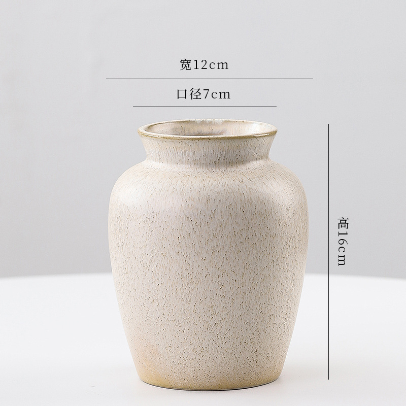 汝窯花瓶陶磁器中国式高級感民宿ホテルに生花を挿します。|undefined