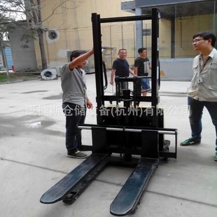 Electric stacker 2 tons raised 1.6m hydraulic walking loading and unloading forklift pallet handling stacker forklift