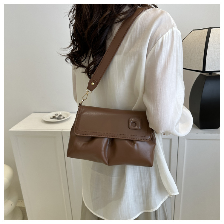 Women's Medium Pu Leather Solid Color Basic Vintage Style Streetwear Square Magnetic Buckle Shoulder Bag Crossbody Bag display picture 3