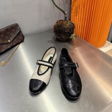 �W��վGŮЬ26���r��ײɫܛС��Ƥ�A�^һ�֎����mƽ�׬������Ь