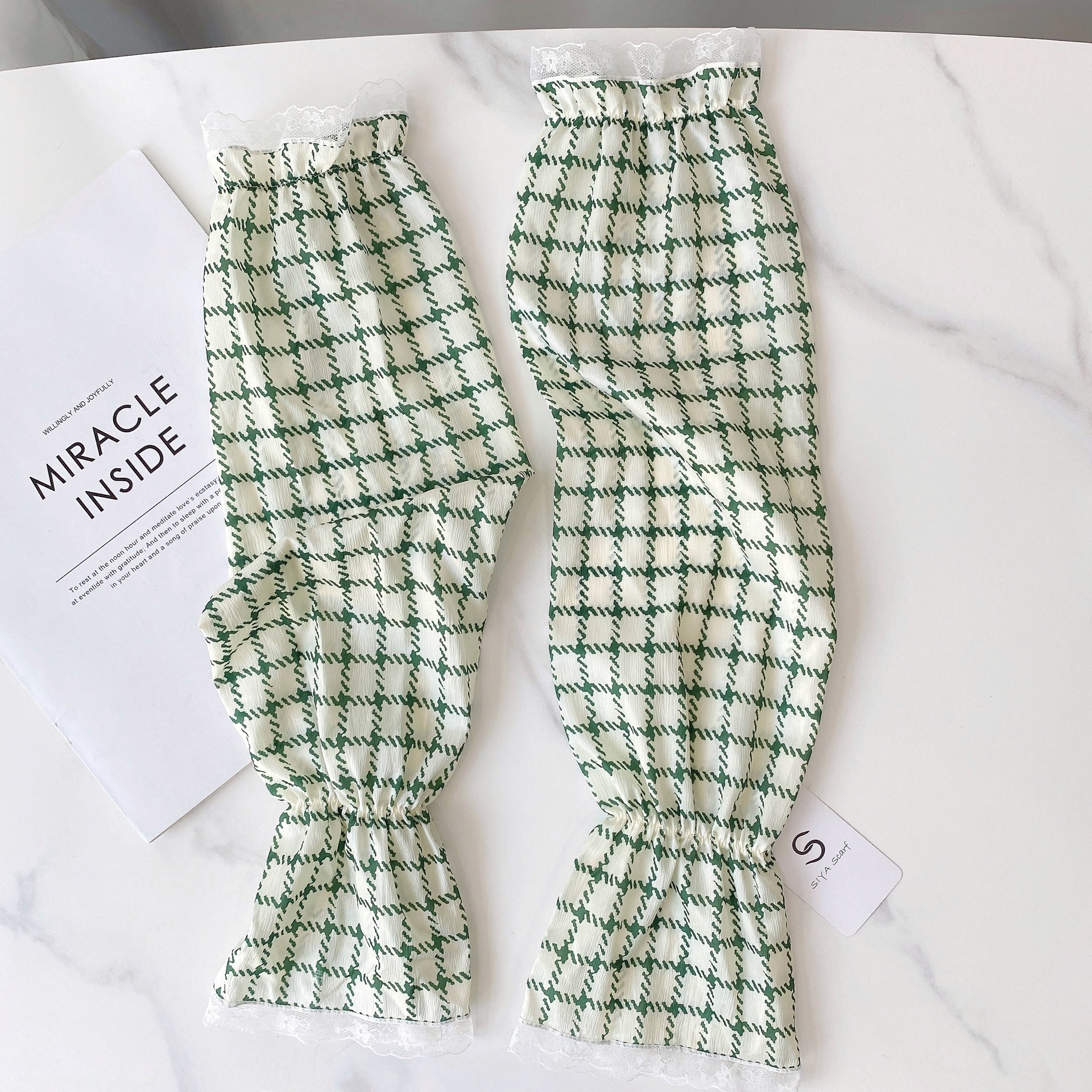 Verano estilo coreano ligero transpirable overse manga de encaje de las mujeres protección solar fresca manga de hielo satinado protección del brazo de conducción al aire libre al por mayor