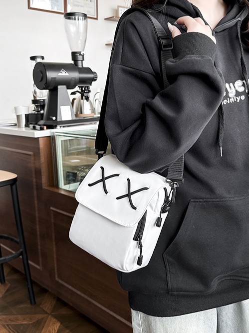 Bolso de estilo coreano, nuevo tipo de bolso de hombro de pareja de calle, bolso de hombro de estilo casual de estilo japonés para hombres.