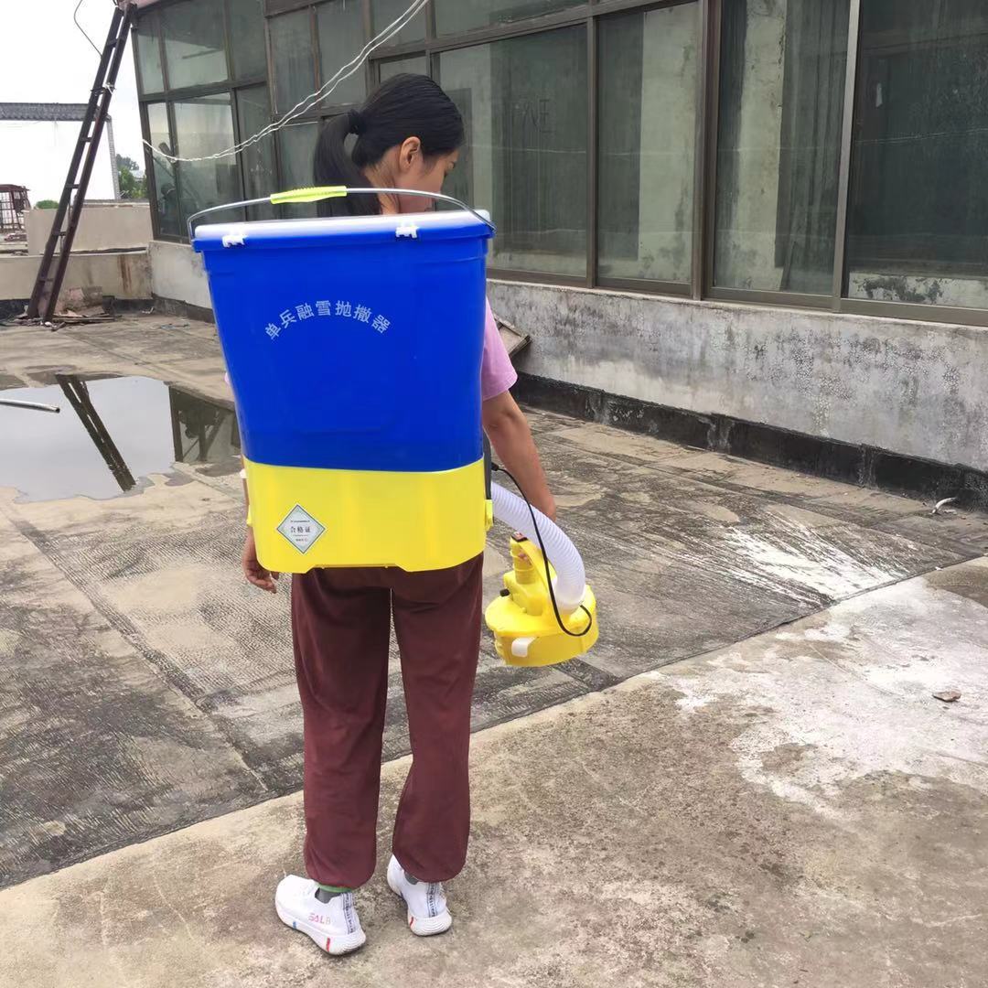 电动单兵融雪抛撒器颗粒化冰盐融雪剂抛洒机全自动精量调速抛撒器